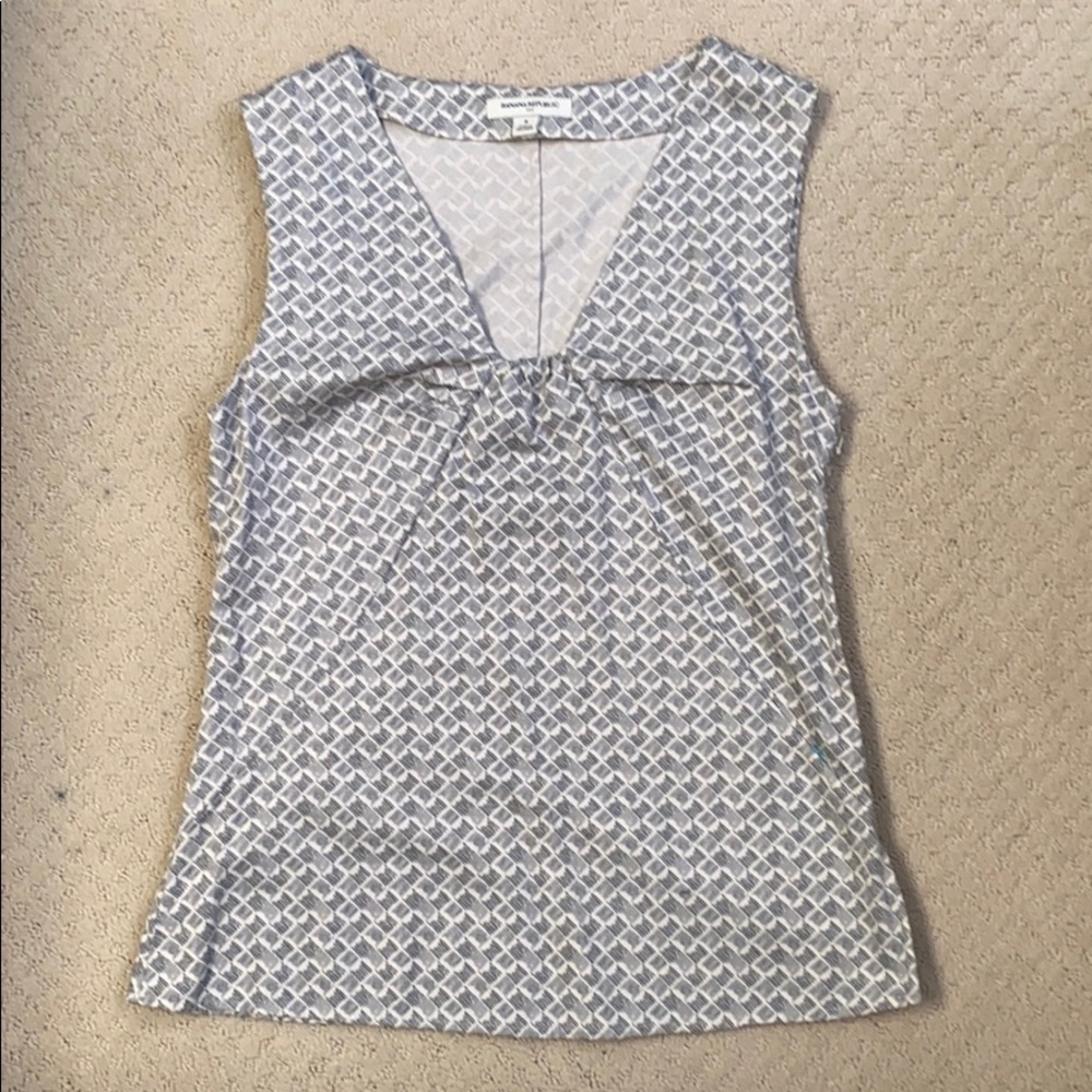 Banana republic black and winter white tank size 4